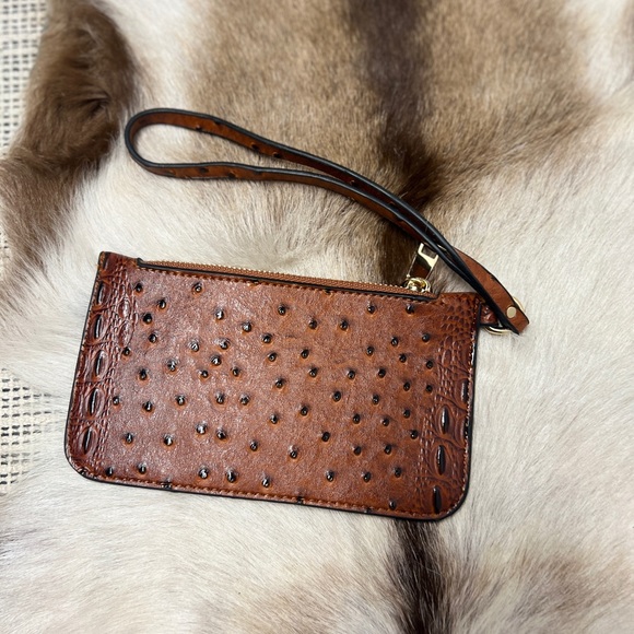 Embossed Pattern Handle clutch Wallet wristlet brown faux leather - Picture 2 of 5